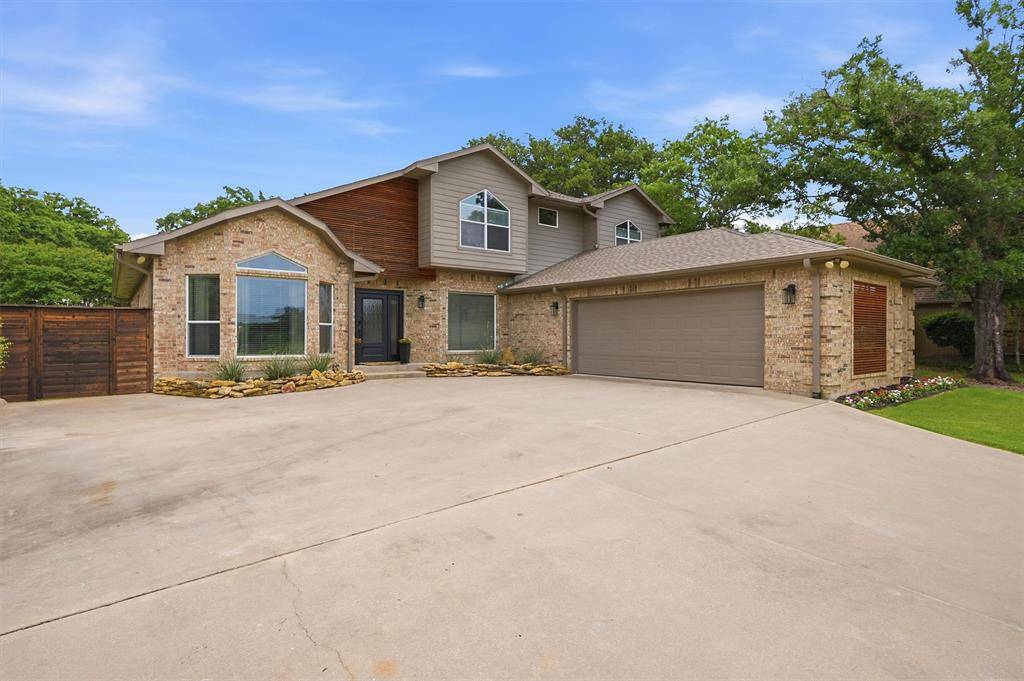 219 Navajo Trail, Lake Kiowa, TX 76240