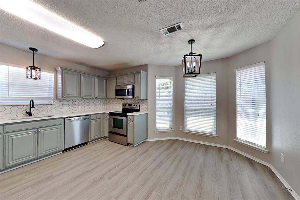 1824 Cancun Drive, Mansfield, TX 76063