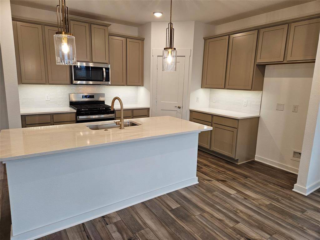 425 Daybreak Drive, Waxahachie, TX 75167