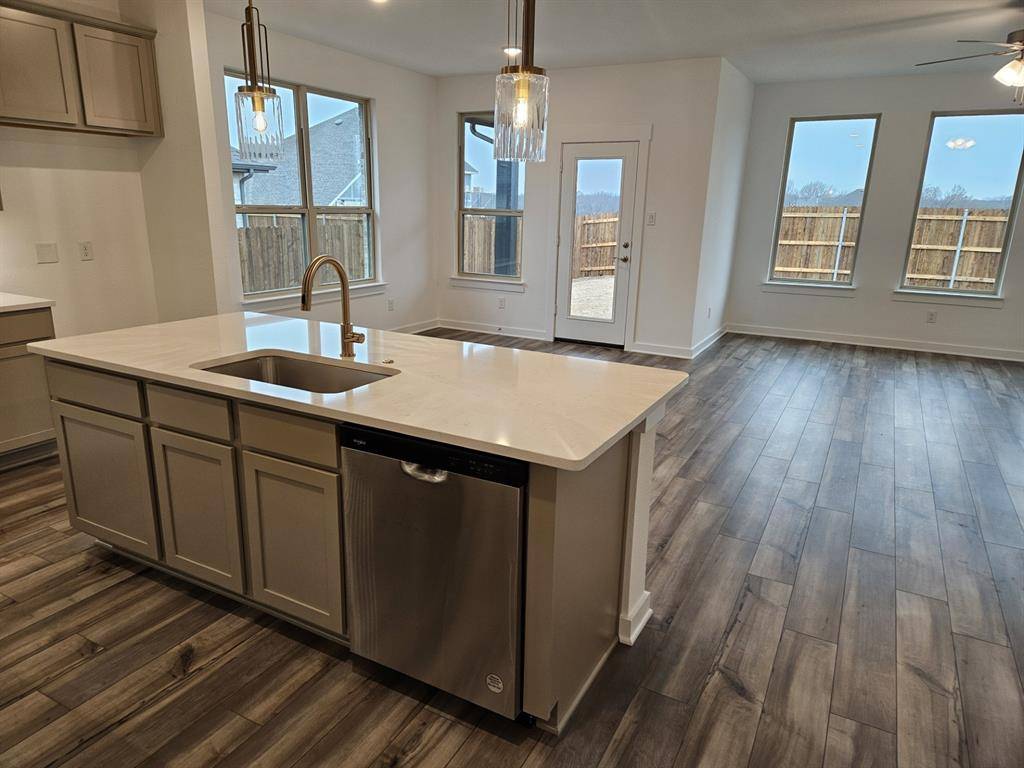 425 Daybreak Drive, Waxahachie, TX 75167
