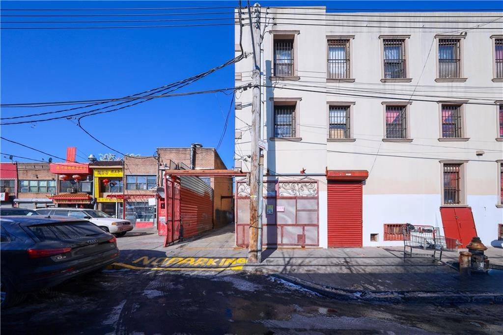 10211 44th AVE, Corona, NY 11368