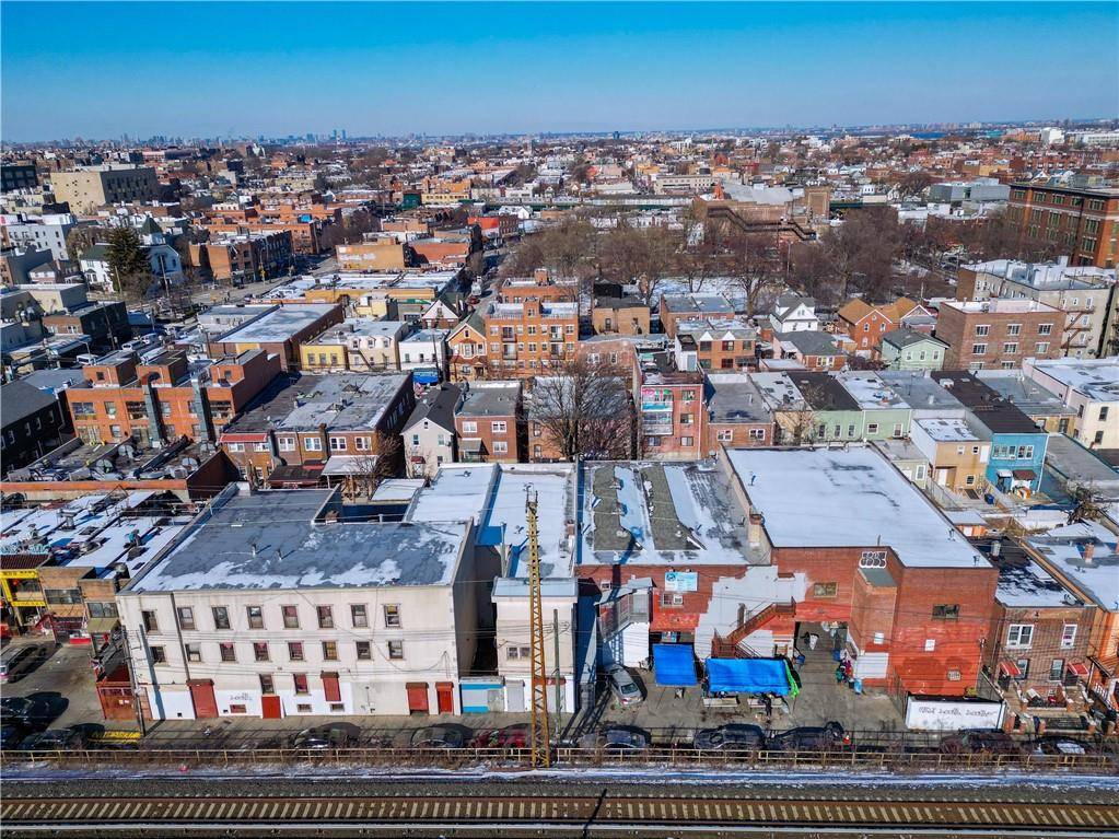10211 44th AVE, Corona, NY 11368