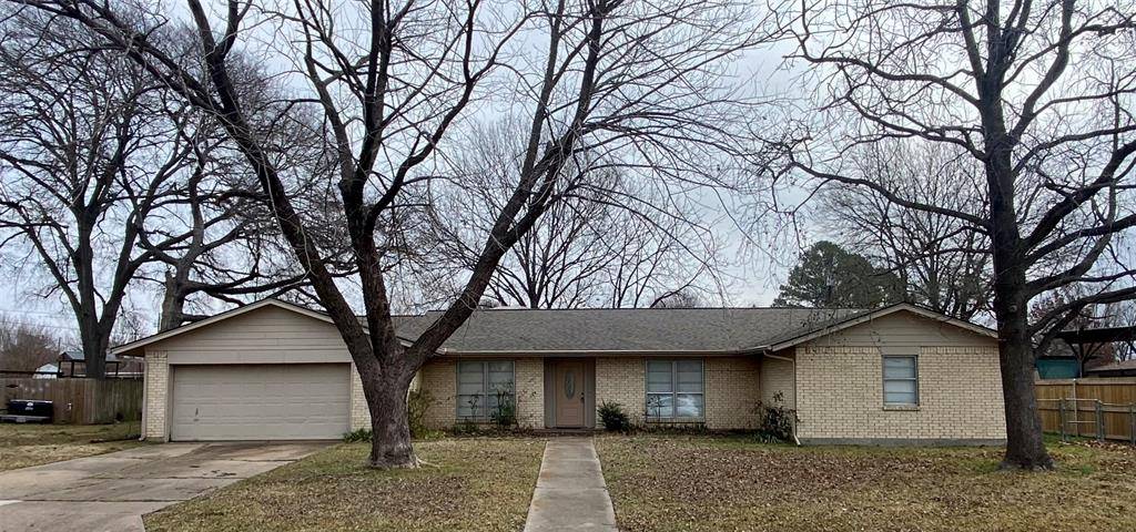 2004 Blue Bird Circle, Bonham, TX 75418