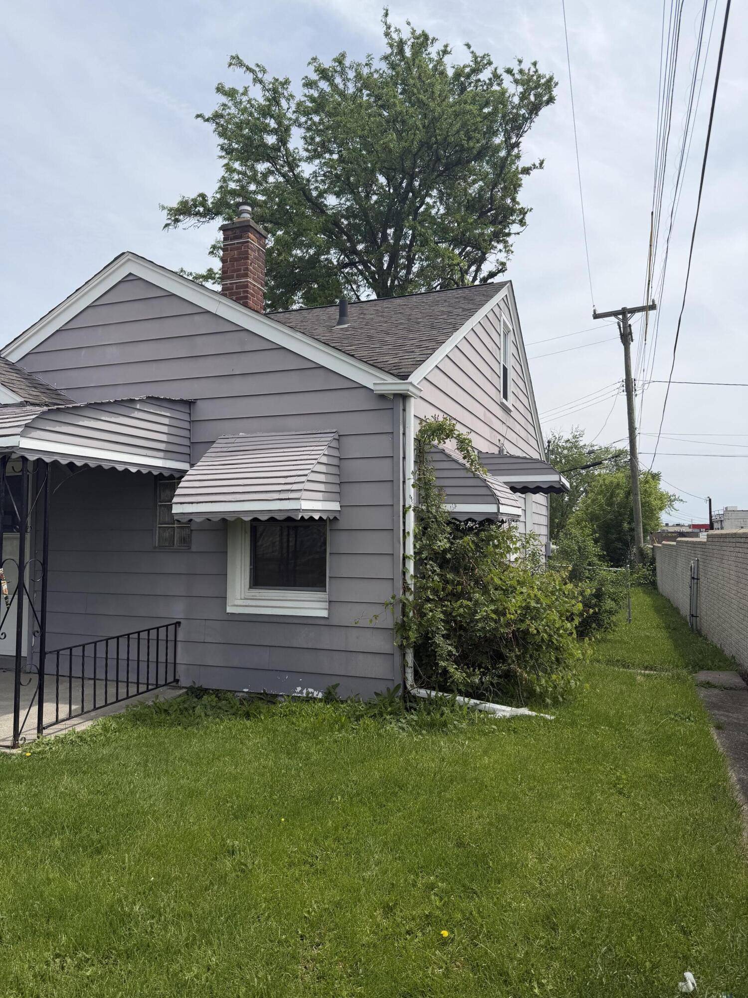 22732 Rosalind AVE, Eastpointe City, MI 48021