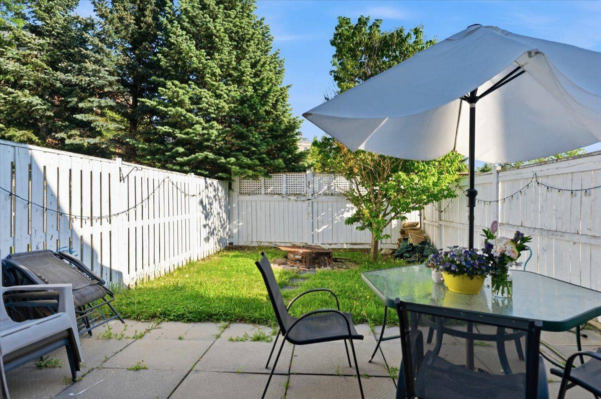 31 Ochalski RD, Aurora, ON L4G 7J3