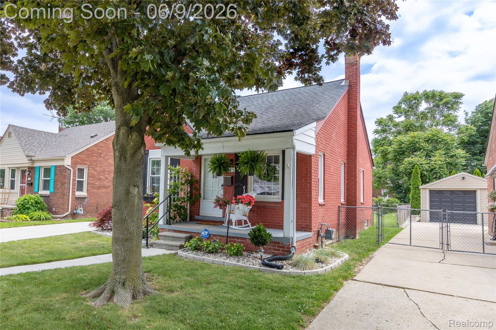 1833 Vinewood ST, Wyandotte, MI 48192