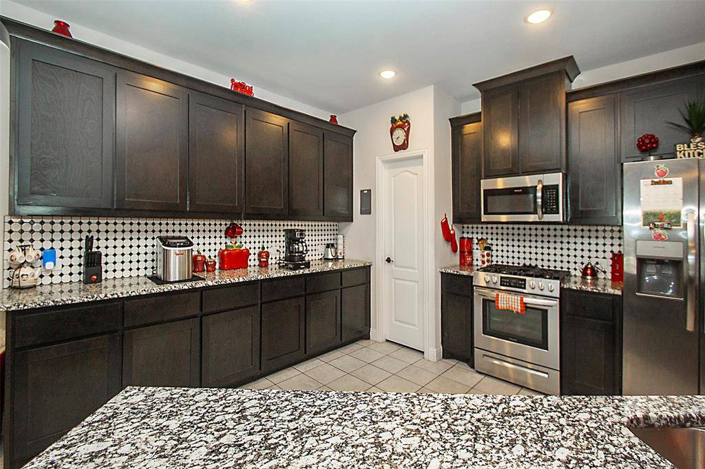 1097 Raptor Road, Alvarado, TX 76009