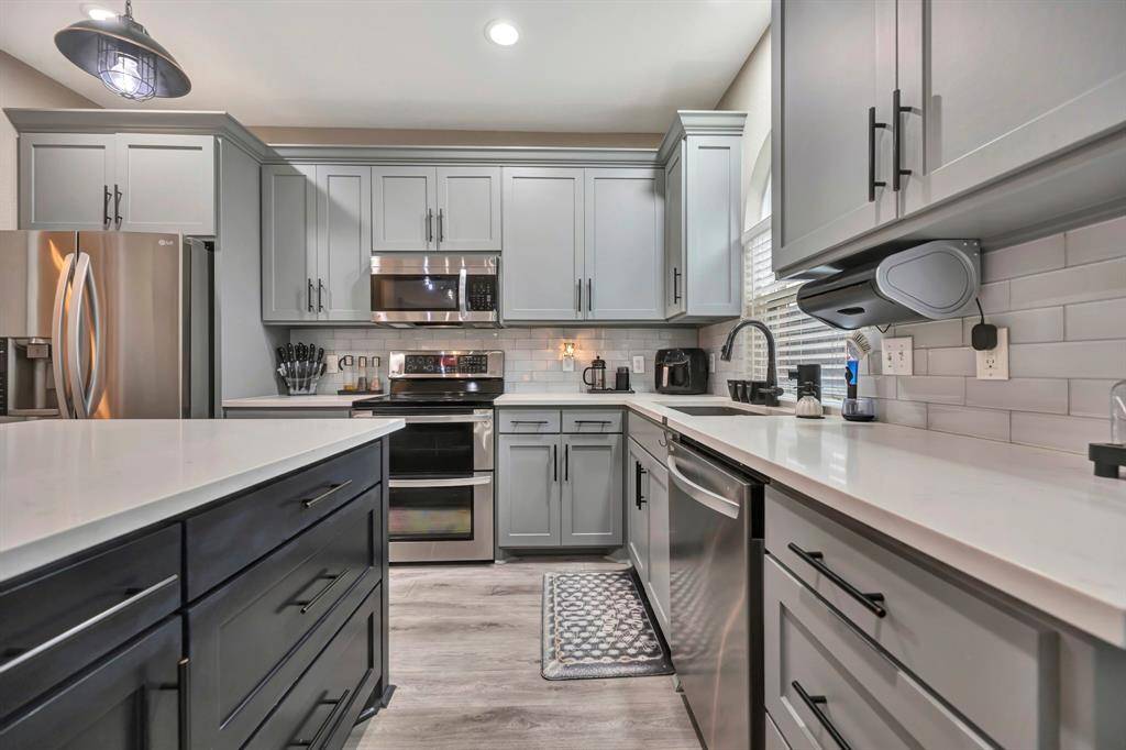 102 Lakeway Lane, Justin, TX 76247