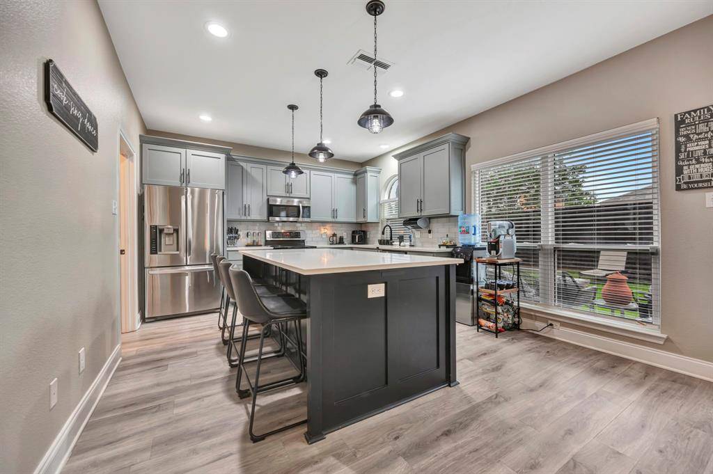 102 Lakeway Lane, Justin, TX 76247