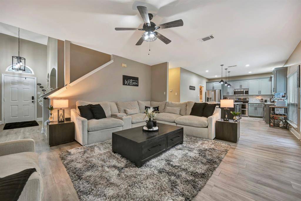 102 Lakeway Lane, Justin, TX 76247