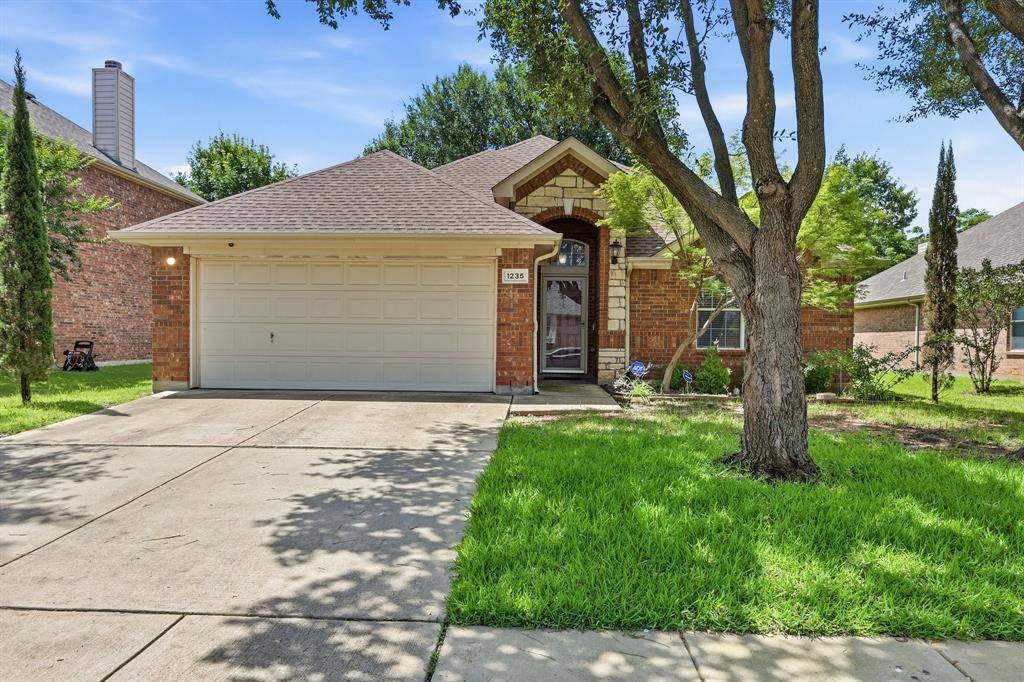 1235 Clearwater Drive, Grand Prairie, TX 75052