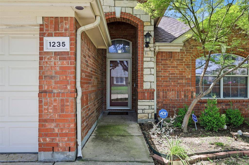 1235 Clearwater Drive, Grand Prairie, TX 75052