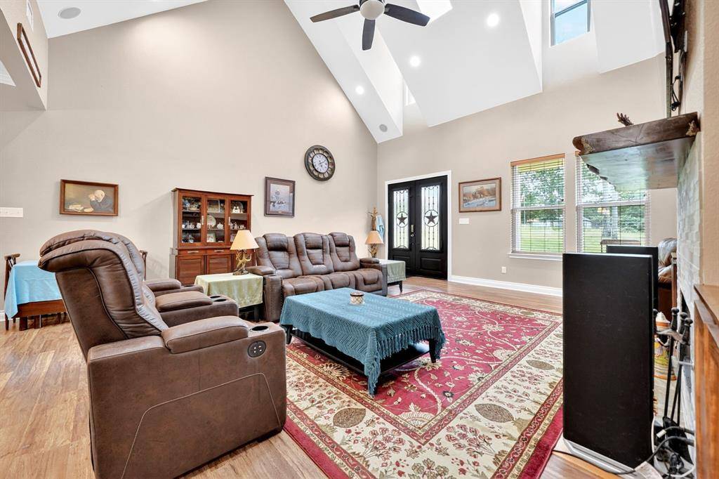 5230 Esquire Estates Road, Mabank, TX 75156