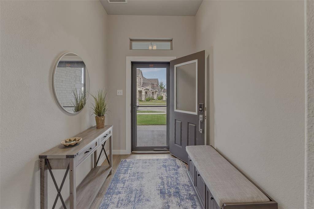 5545 Summit Creek Road, Fort Worth, TX 76126