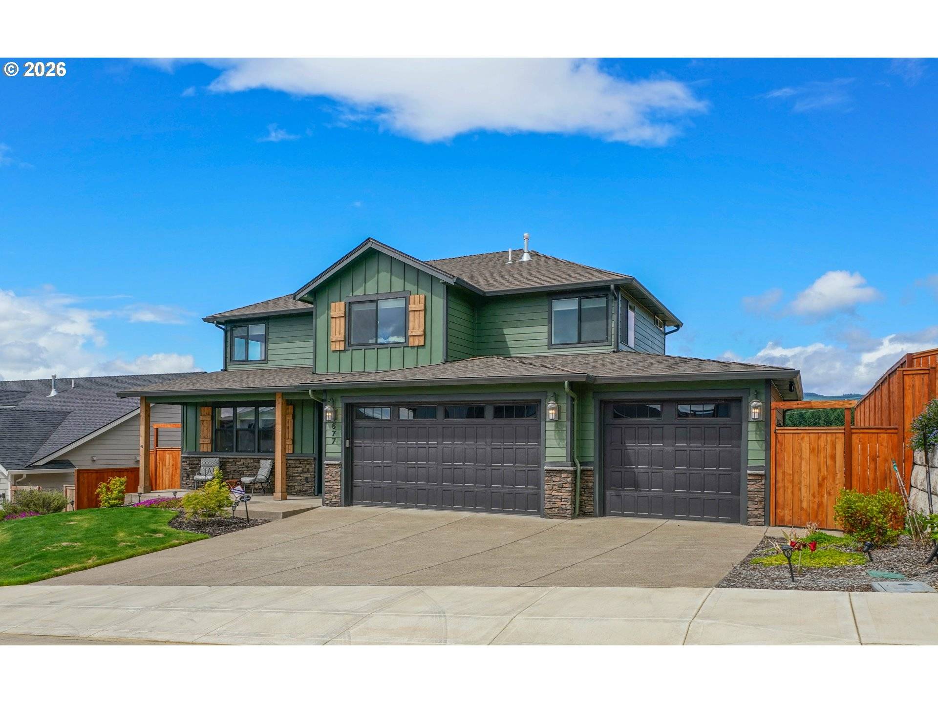 677 NW CRATER LAKE DR, Dallas, OR 97338
