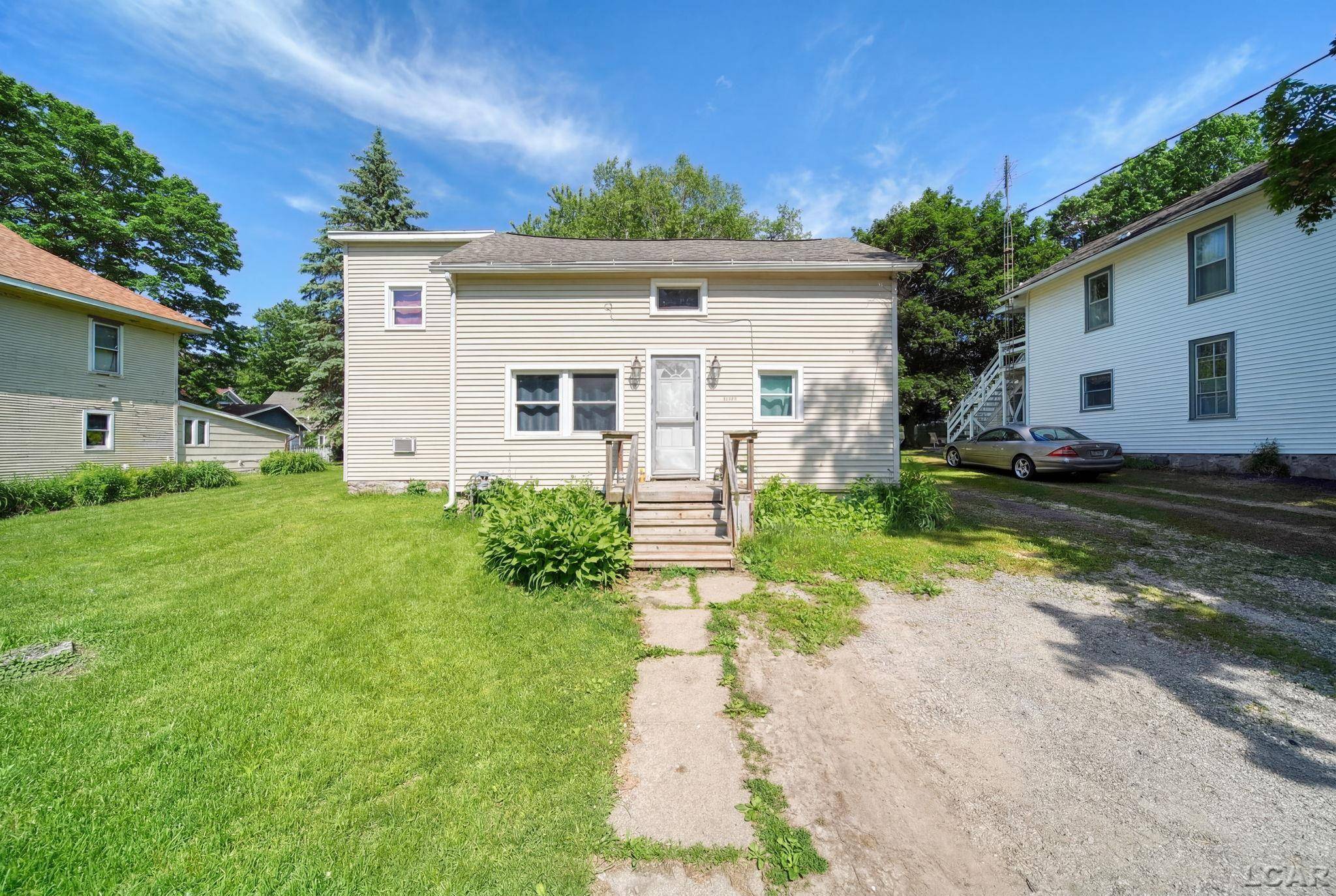 215 S Jackson ST, Addison, MI 49220