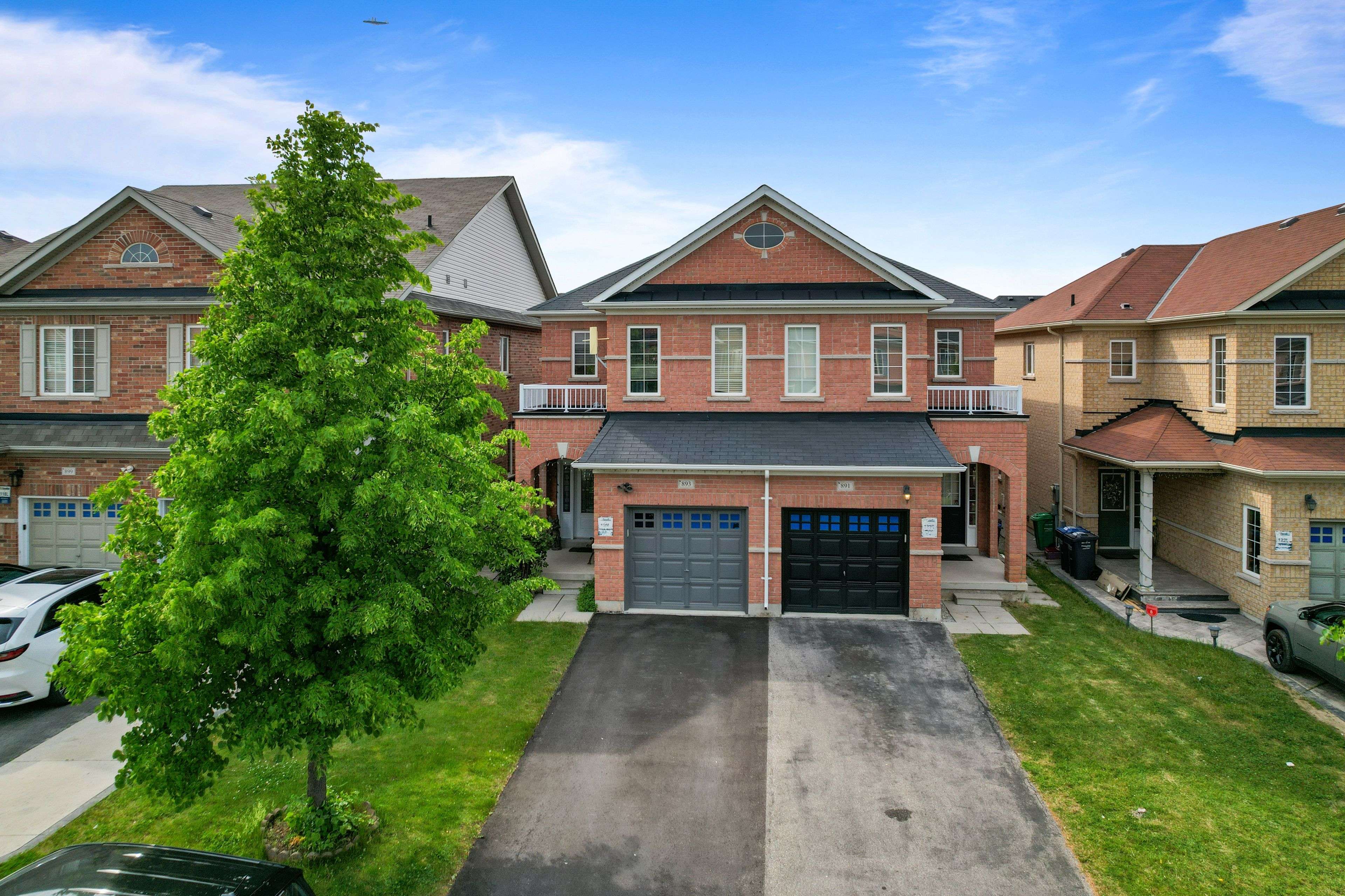891 Oasis DR, Mississauga, ON L5V 0C7