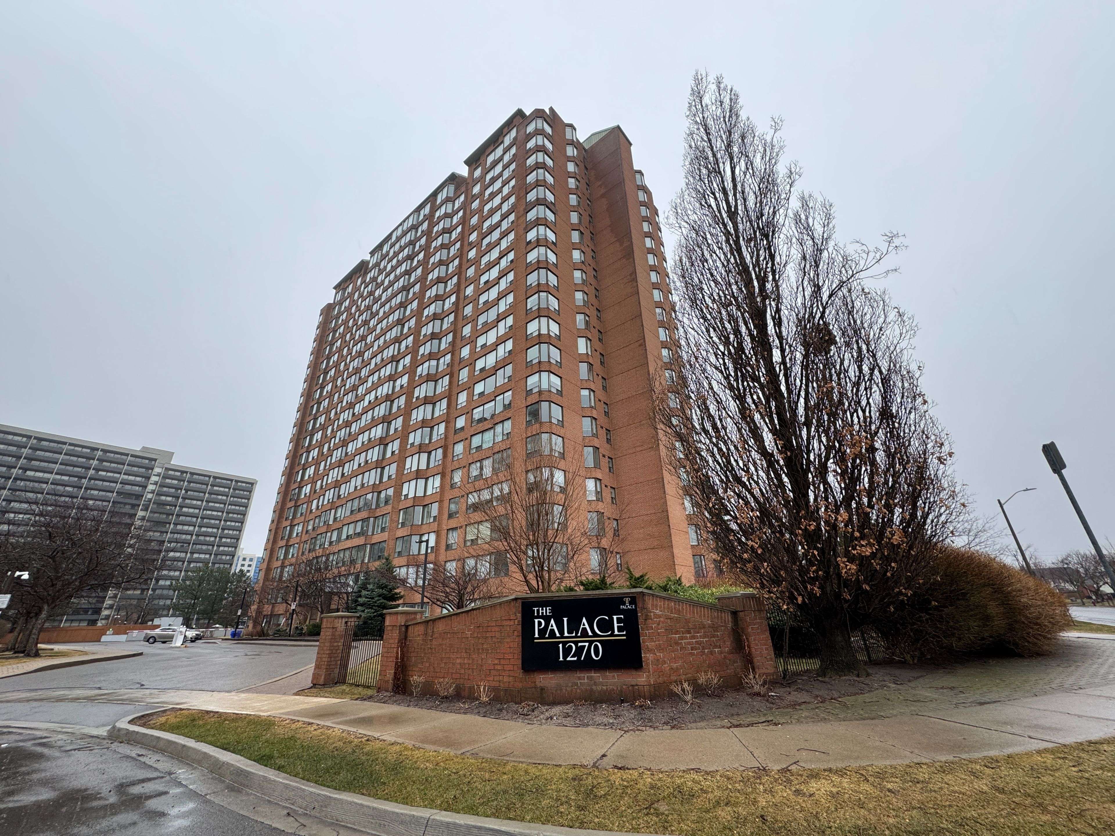 1270 MAPLE CROSSING BLVD #704, Burlington, ON L7S 2J3