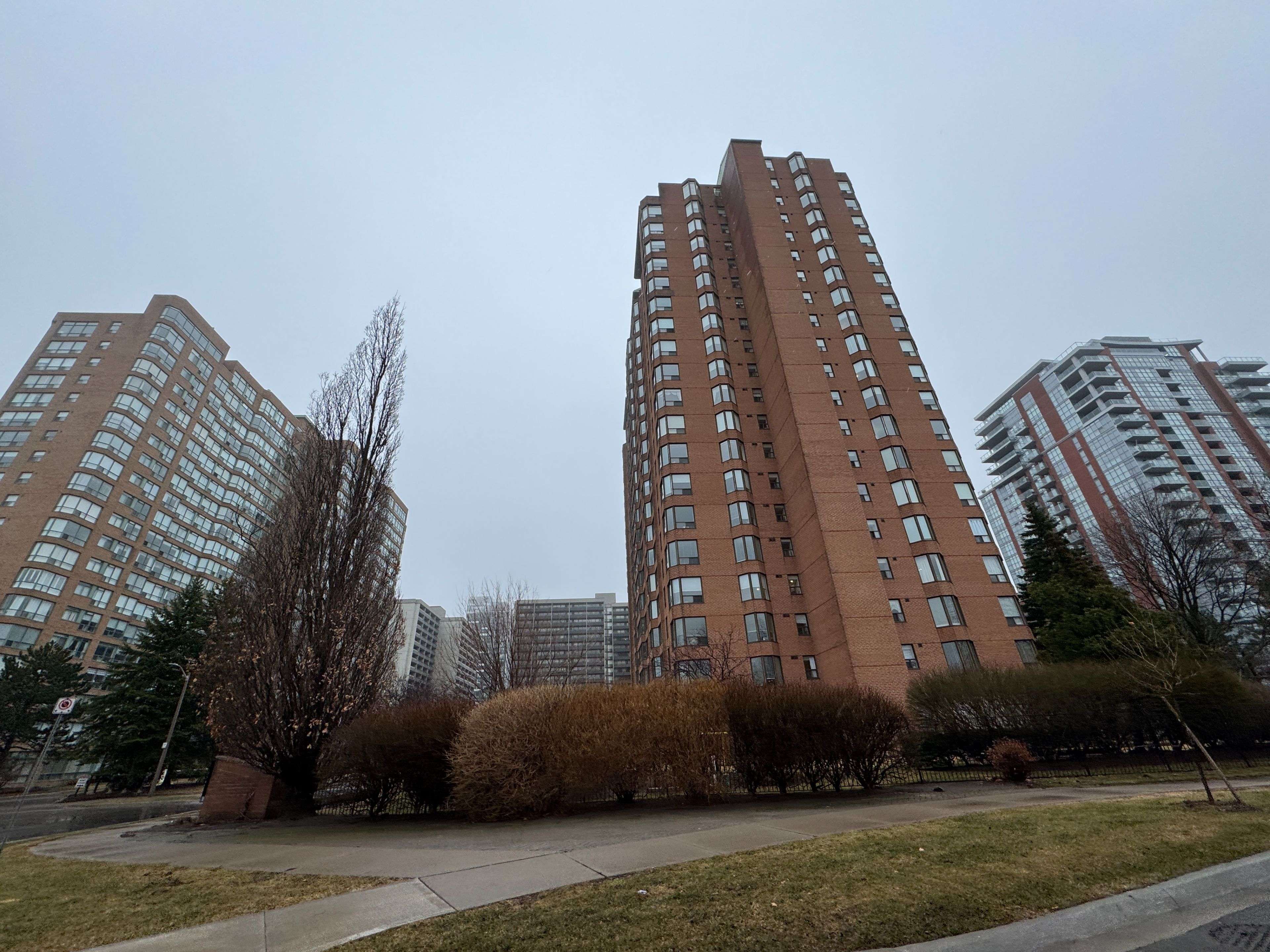 1270 MAPLE CROSSING BLVD #704, Burlington, ON L7S 2J3