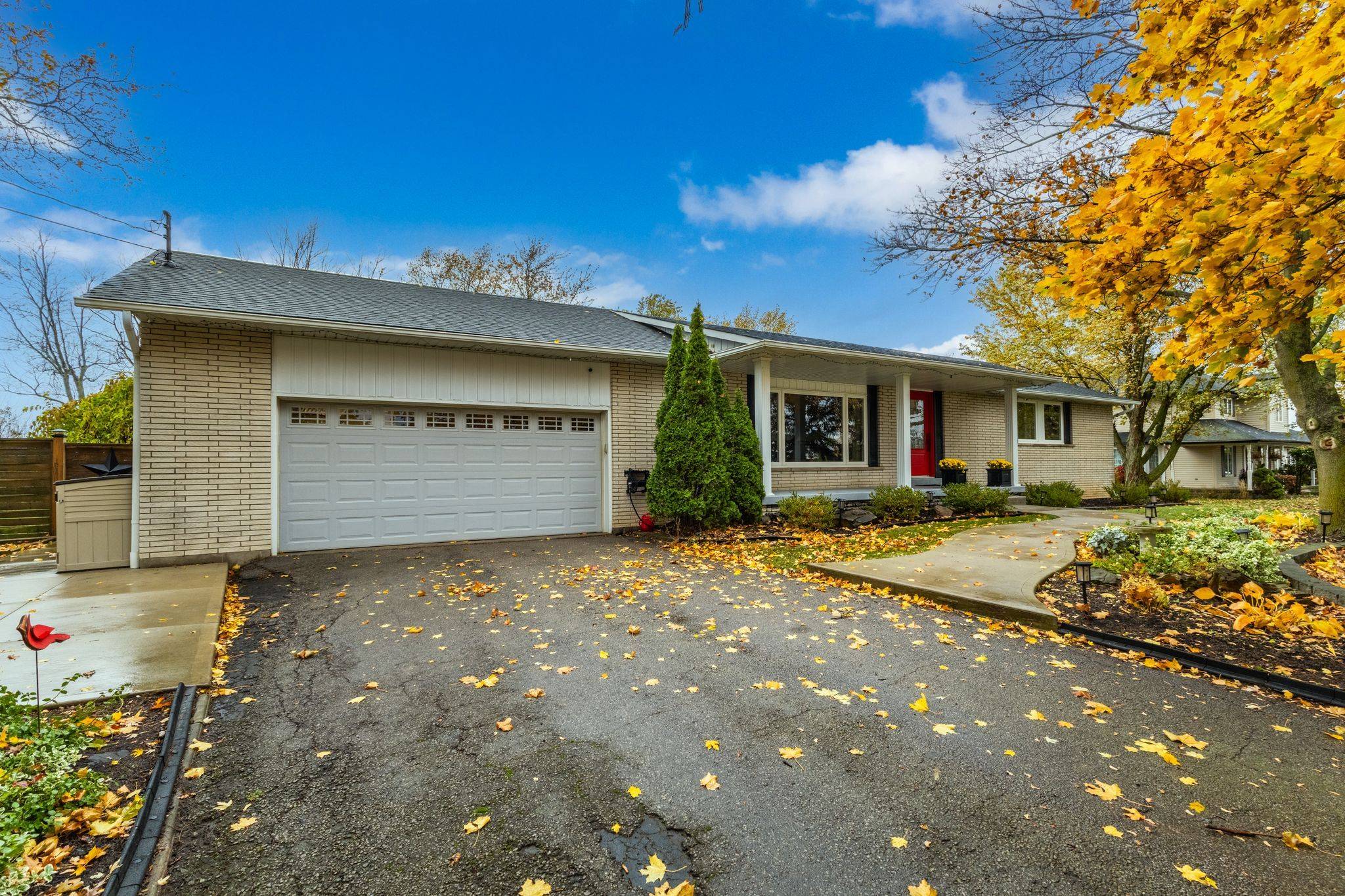 2116 Binbrook RD E, Hamilton, ON L0R 1C0