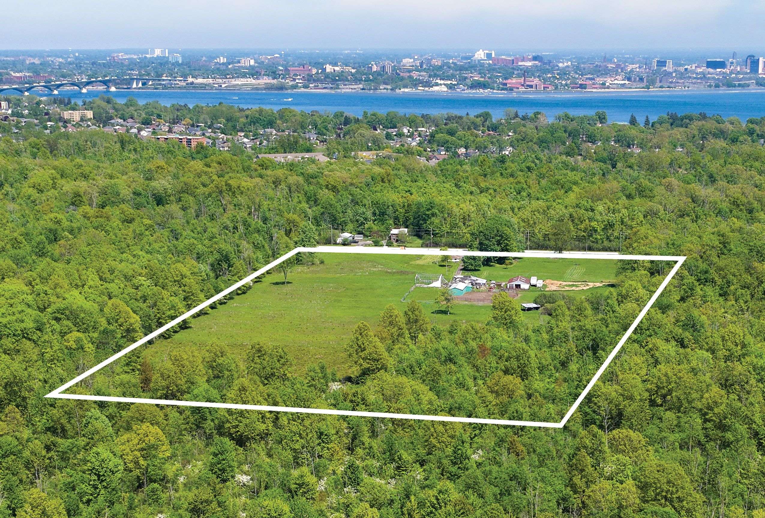 613 Helena ST, Fort Erie, ON L2A 4K2