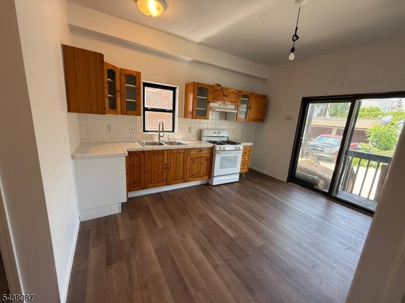 88 Garrison St #1, Newark City, NJ 07105