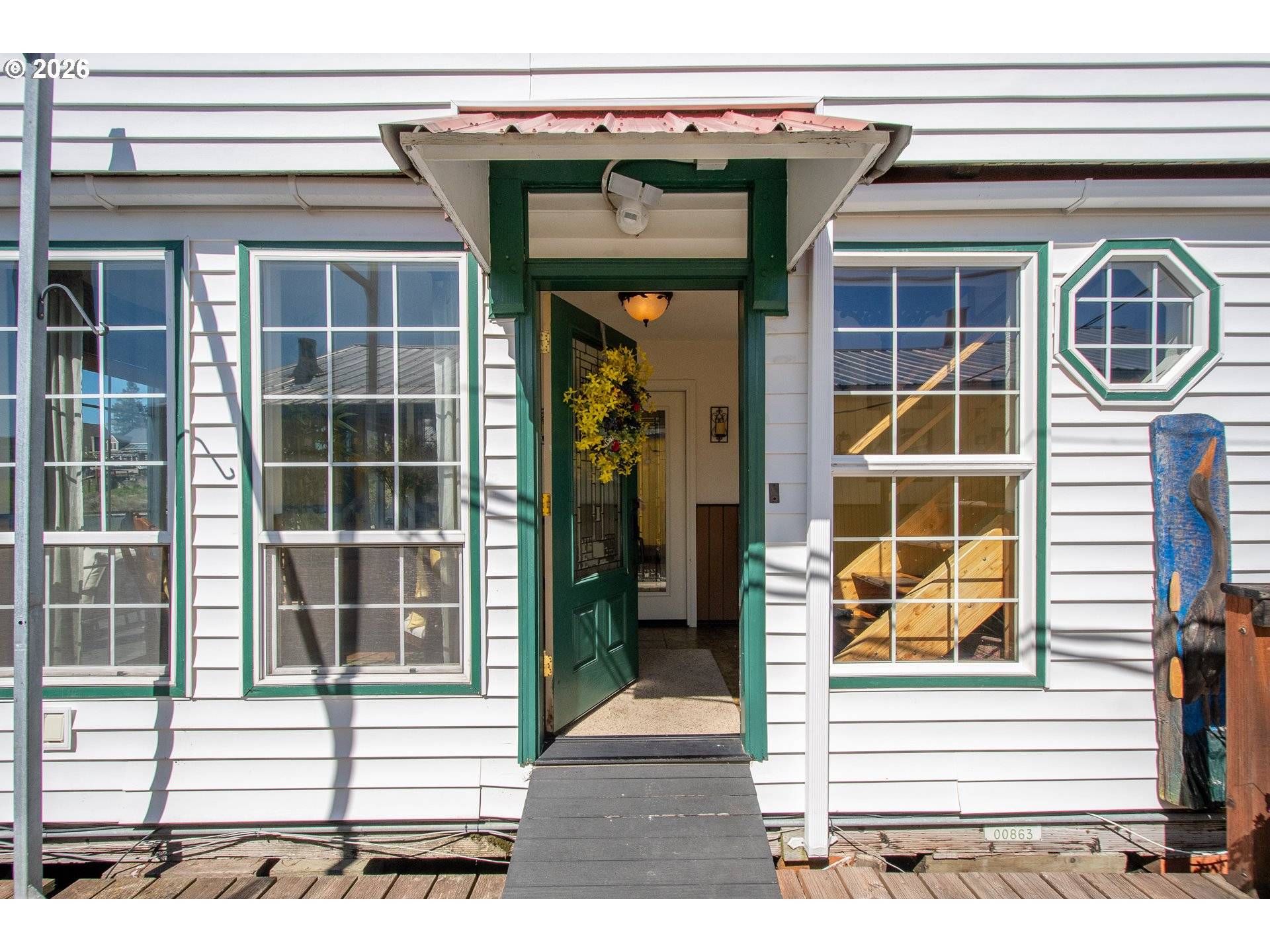584 N Tomahawk Island DR, Portland, OR 97217