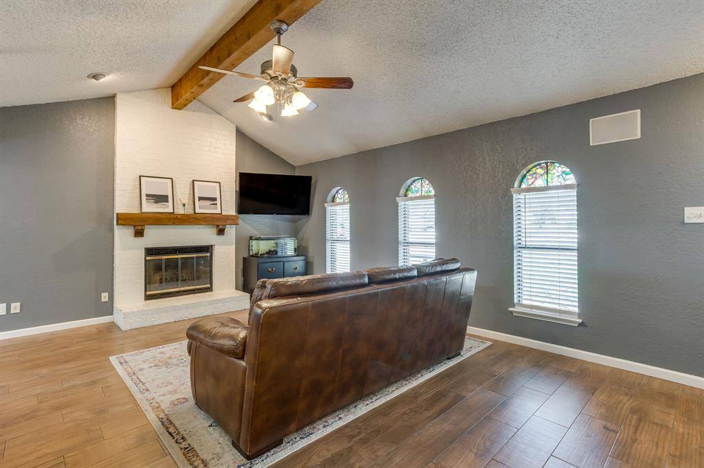 2711 Lone Star Lane, Grapevine, TX 76051