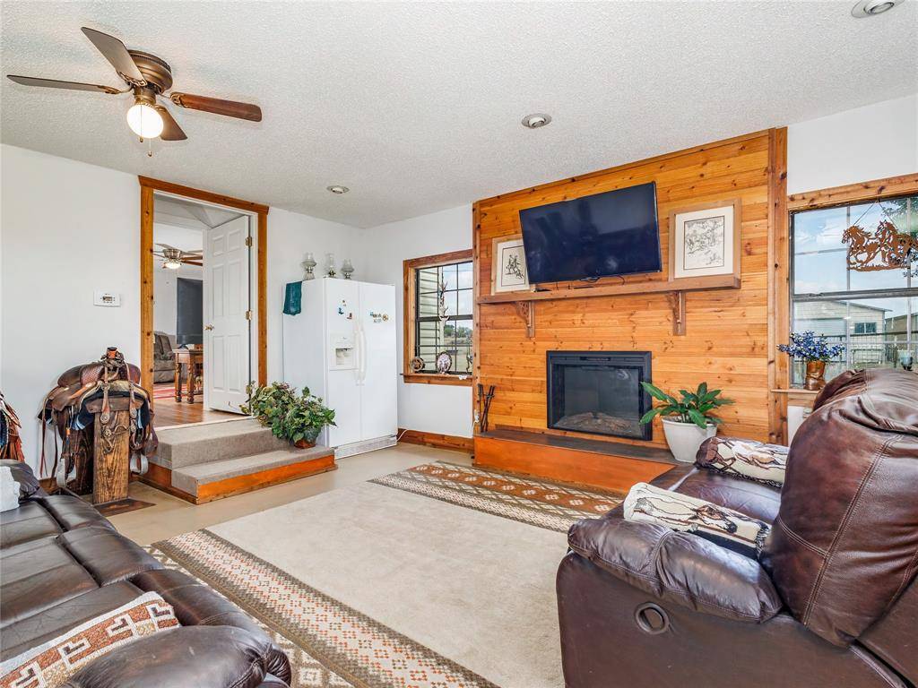 7911 Highway 1689, Sidney, TX 76474