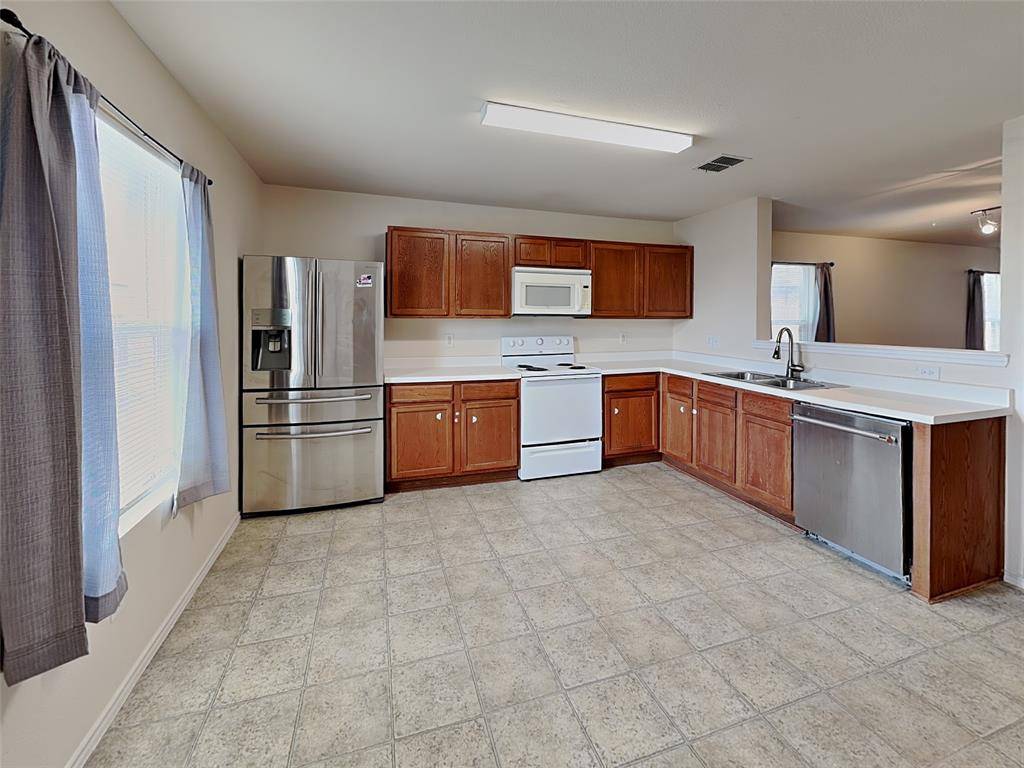 708 Moss Glen Trail, Arlington, TX 76002