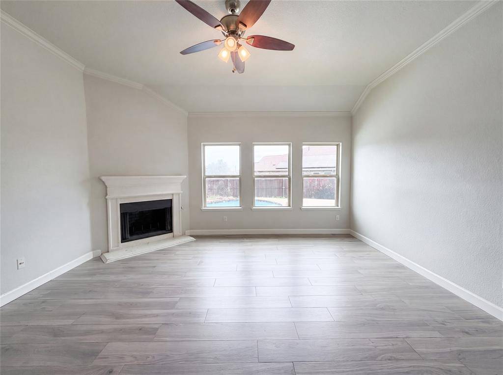 325 Pin Cushion Trail, Burleson, TX 76028