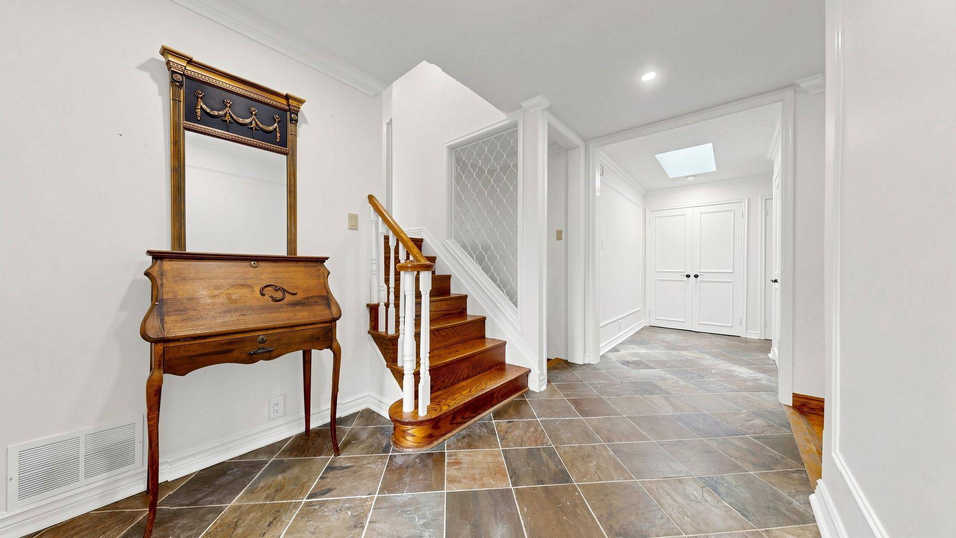 54 Plymbridge RD, Toronto C12, ON M2P 1A3