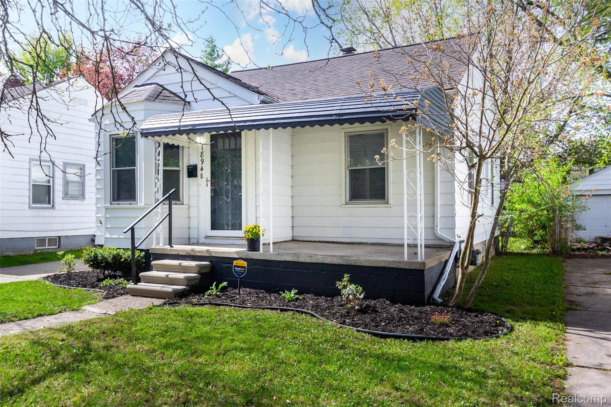 18948 Kenosha ST, Harper Woods, MI 48225