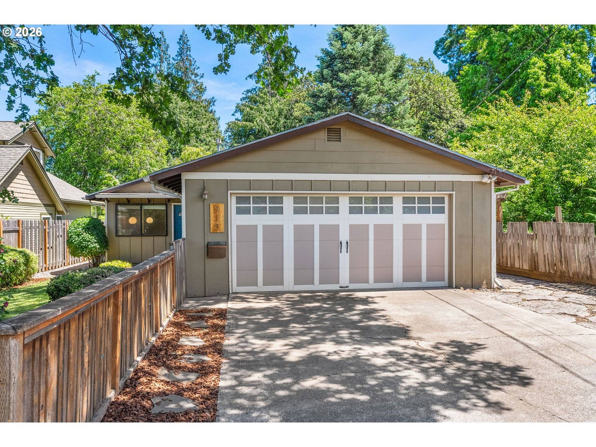 915 7TH ST, Hood River, OR 97031