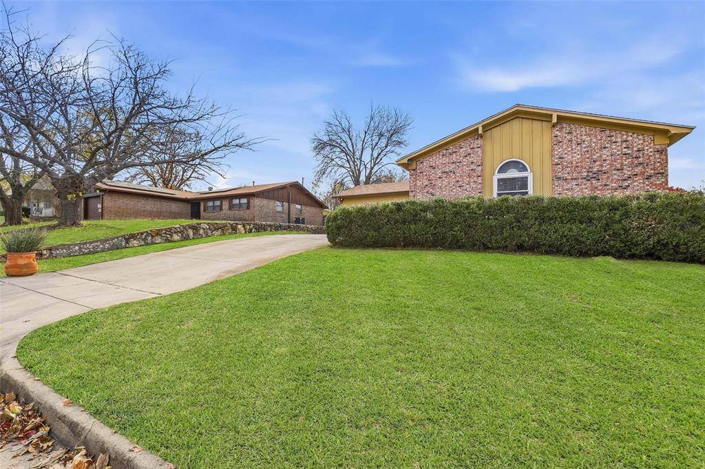 7833 Davenport Avenue, Fort Worth, TX 76116