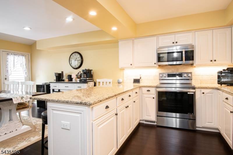 11 Old Fourth Dr, Jefferson Twp., NJ 07438