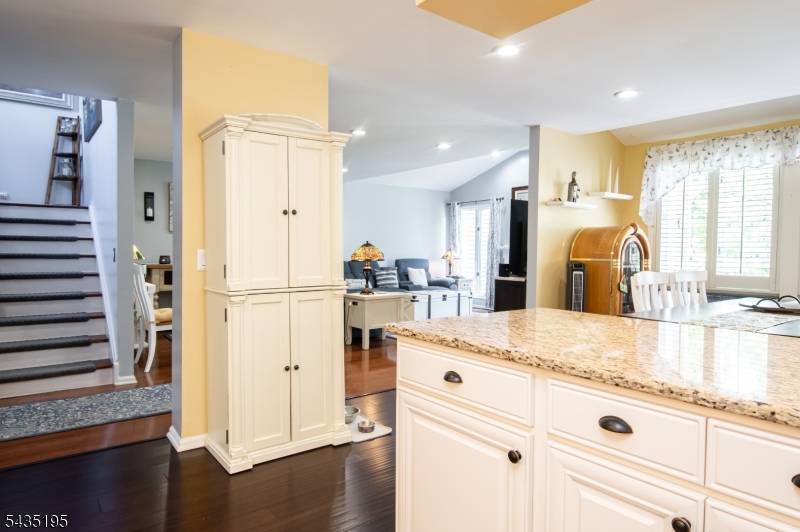 11 Old Fourth Dr, Jefferson Twp., NJ 07438