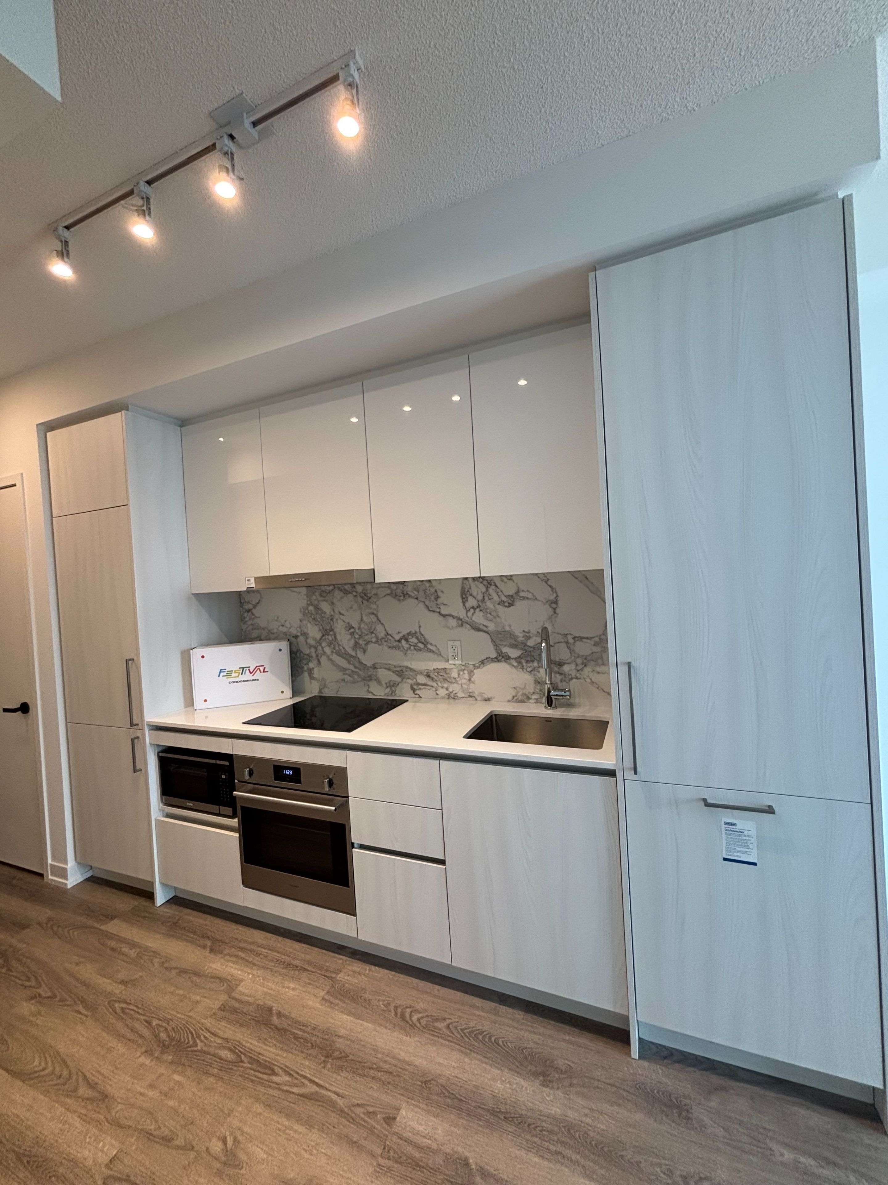 195 Commerce ST #4202, Vaughan, ON L4K 0P9