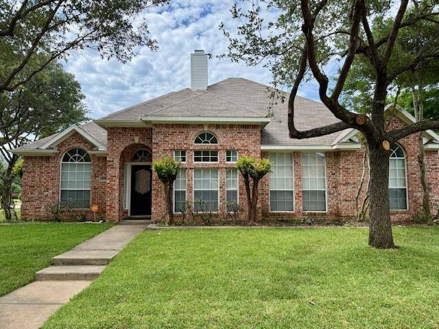 2705 Water Oak Drive, Grand Prairie, TX 75052