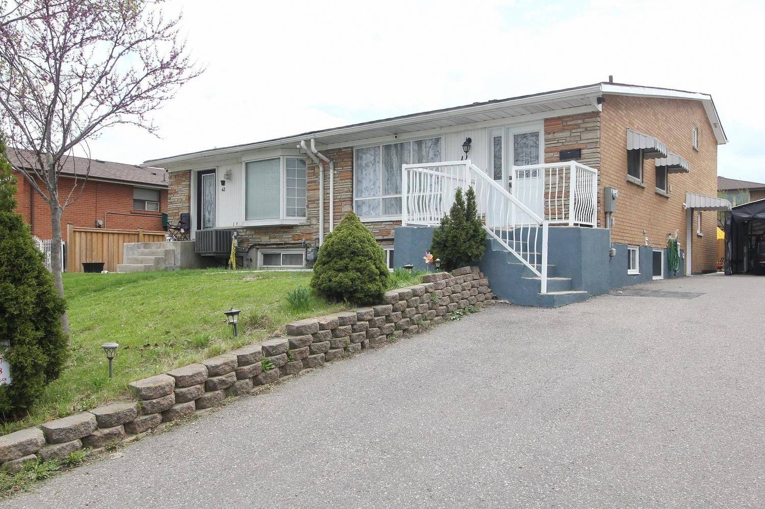 44 Sharon CT, Brampton, ON L6W 3B7