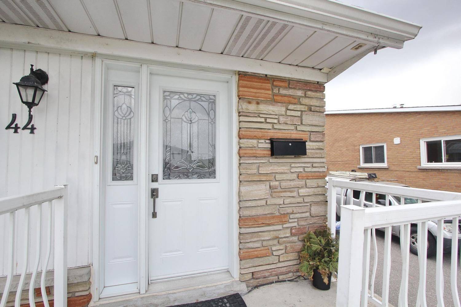 44 Sharon CT, Brampton, ON L6W 3B7