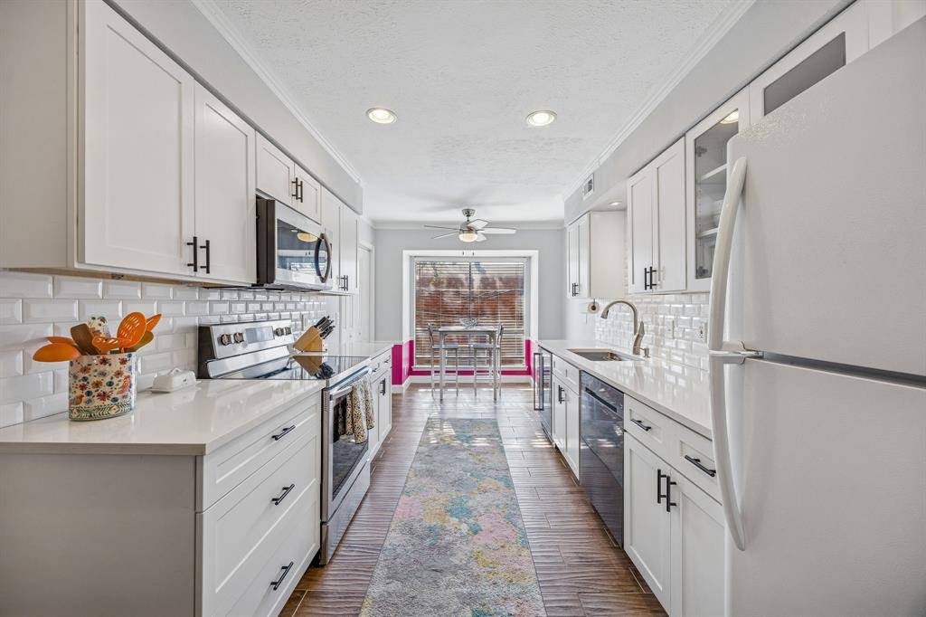 10019 Regal Park Lane #207, Dallas, TX 75230