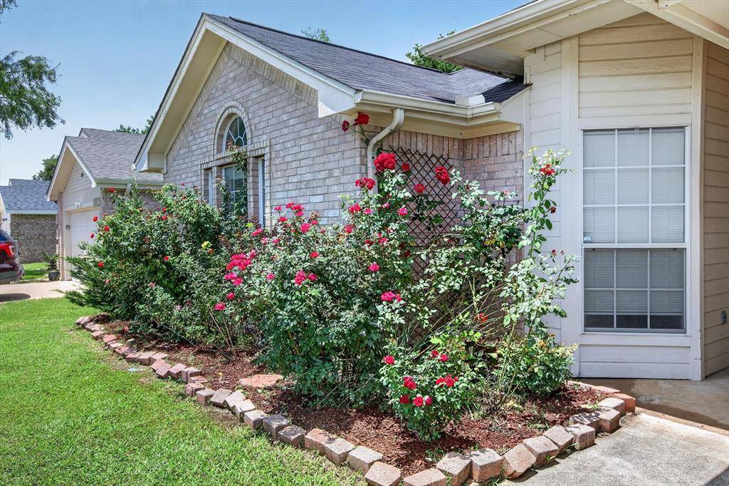 1704 N Bent Tree Trail, Grand Prairie, TX 75052
