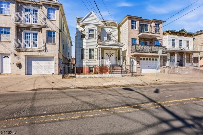 295 Old Bergen Rd, Jersey City, NJ 07305