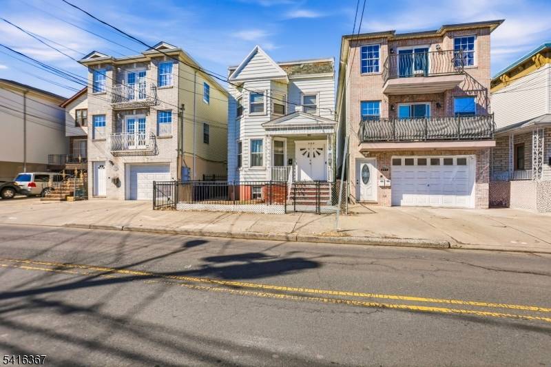 295 Old Bergen Rd, Jersey City, NJ 07305