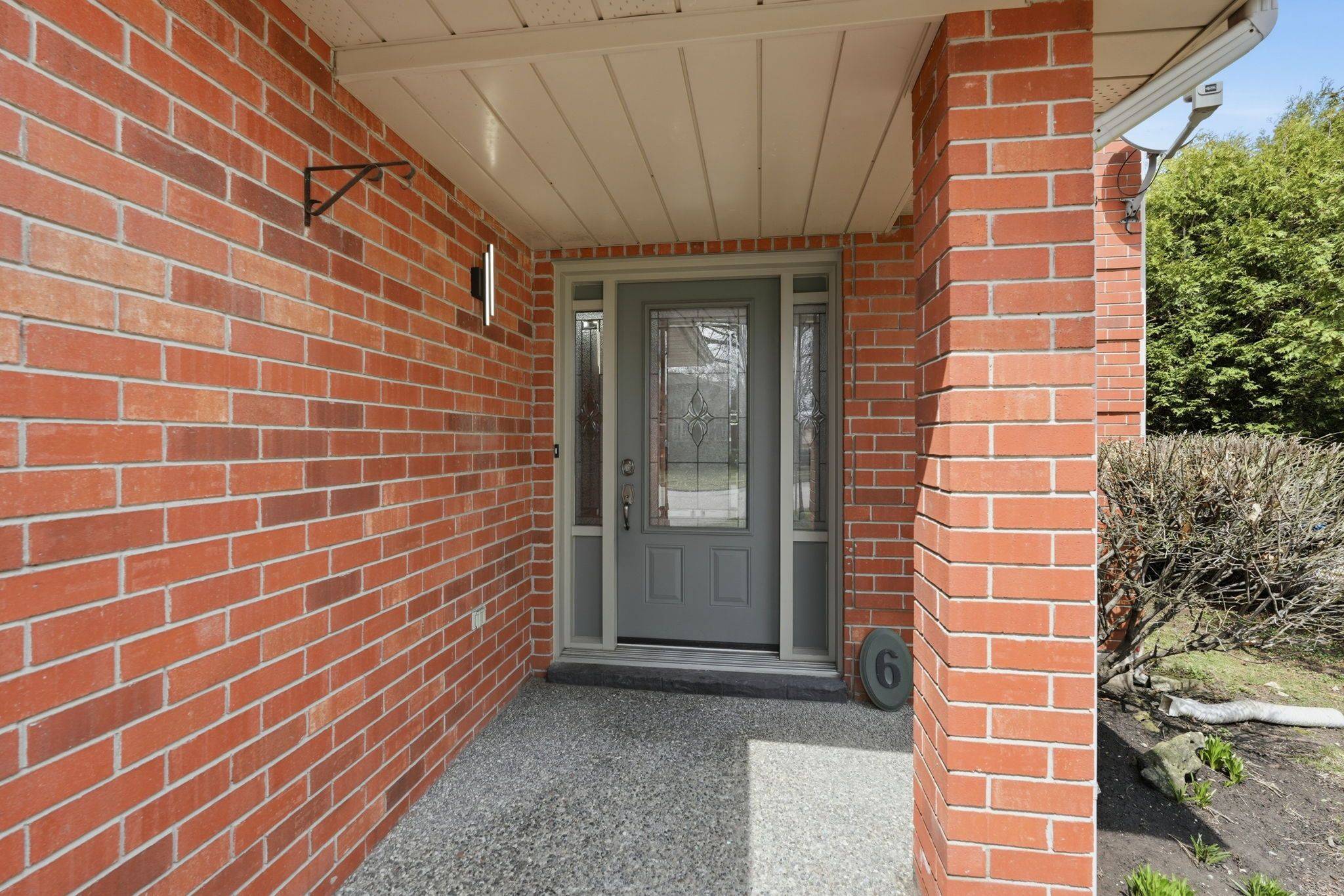6 Woodcroft CRES, Hamilton, ON L8B 0H1