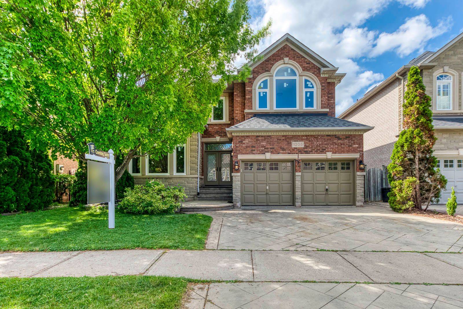 1205 Lindenrock DR, Oakville, ON L6H 6T5