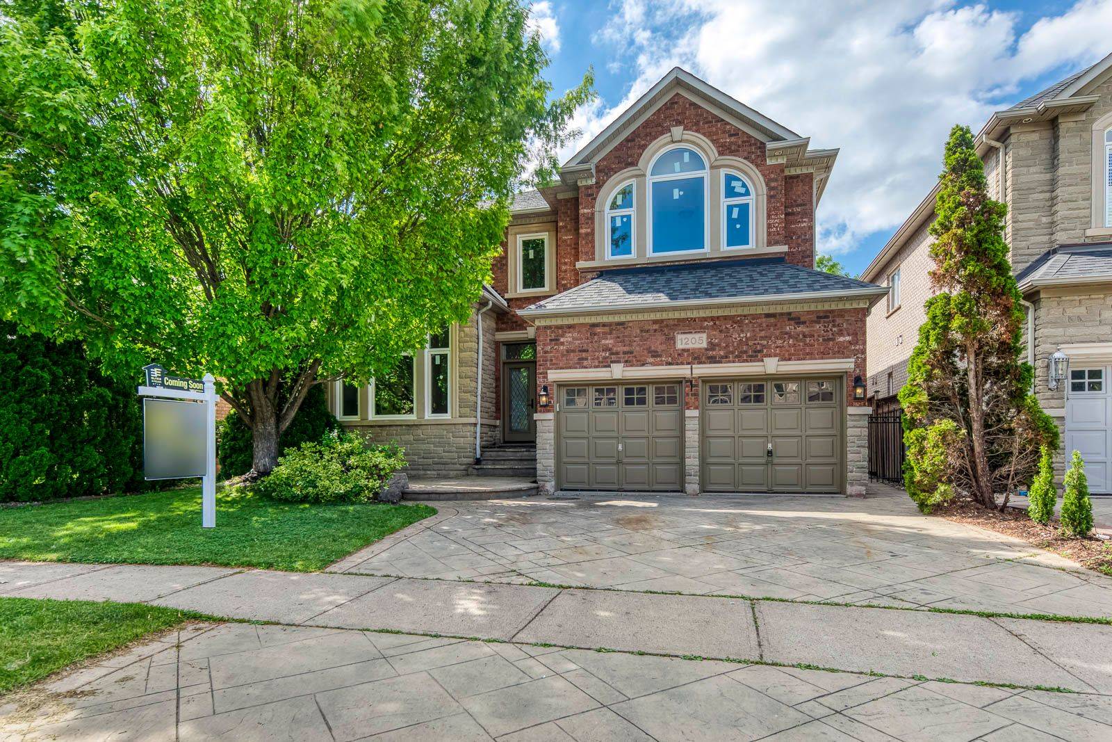 1205 Lindenrock DR, Oakville, ON L6H 6T5