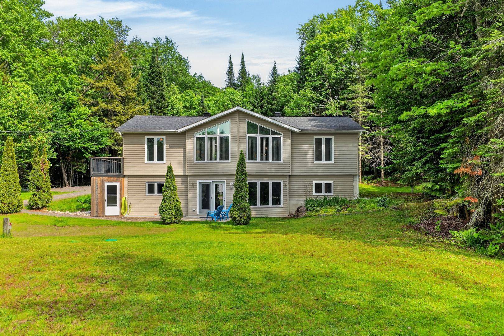 1957 Lone Pine DR S, Huntsville, ON P0B 1L0