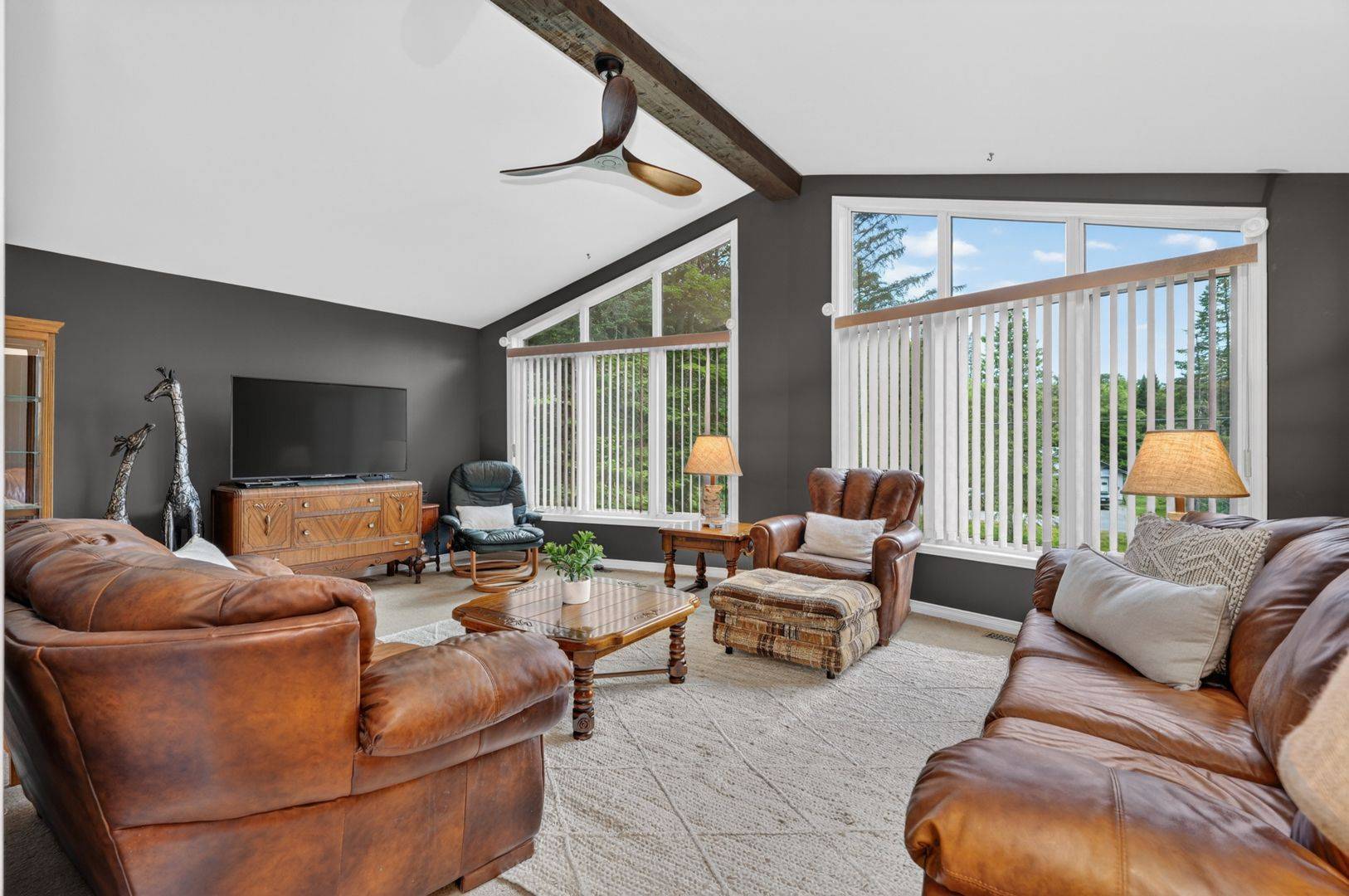 1957 Lone Pine DR S, Huntsville, ON P0B 1L0